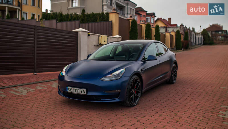 Седан Tesla Model 3 2022 в Черновцах