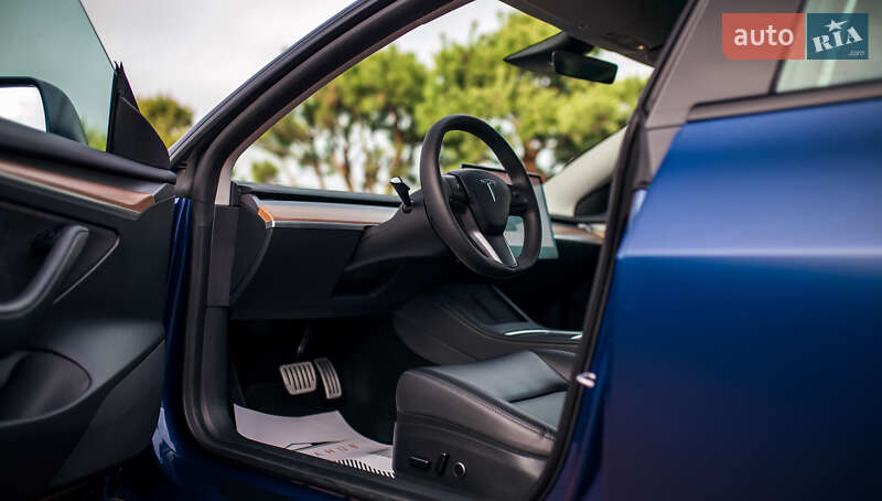Седан Tesla Model 3 2022 в Черновцах