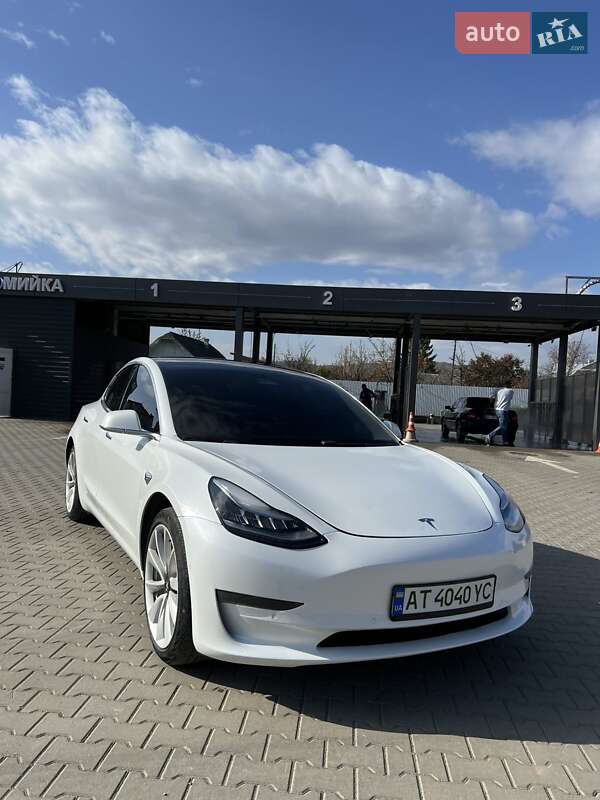 Седан Tesla Model 3 2019 в Косове фото 12 Седан Tesla Model 3 2019 в Косове