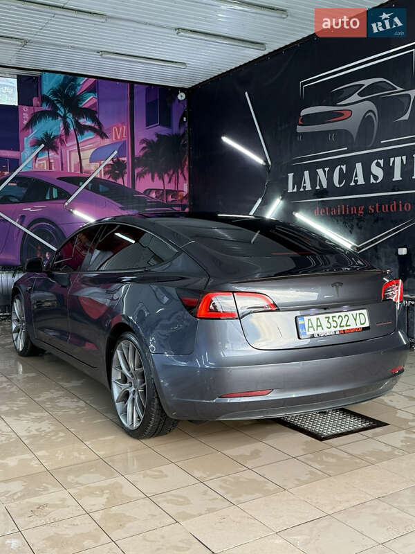 Седан Tesla Model 3 2022 в Києві
