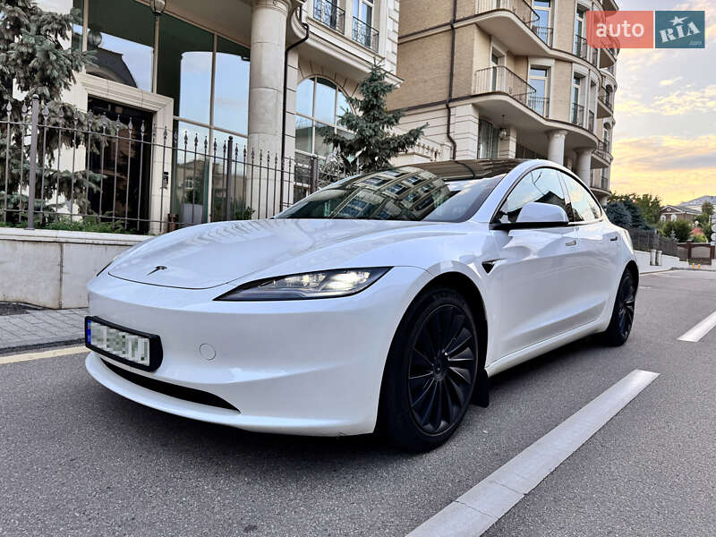Седан Tesla Model 3 2023 в Киеве