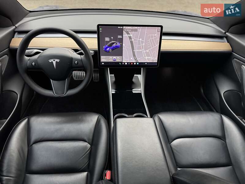 Седан Tesla Model 3 2020 в Ужгороді
