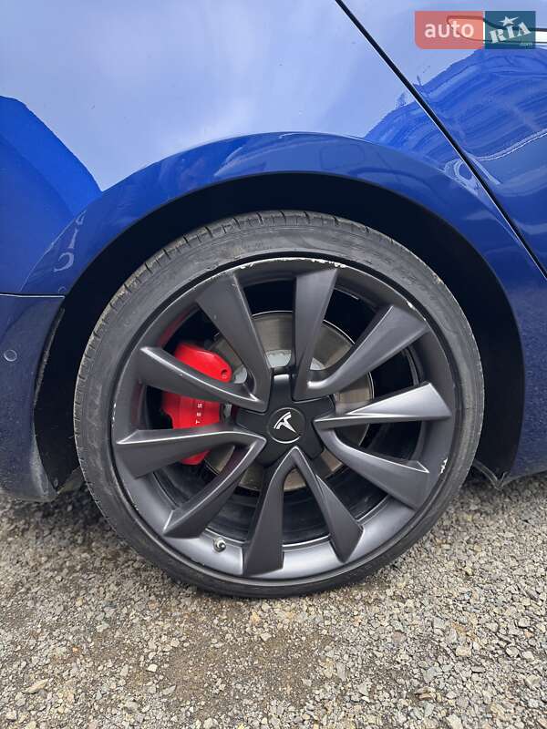 Седан Tesla Model 3 2020 в Ужгороді