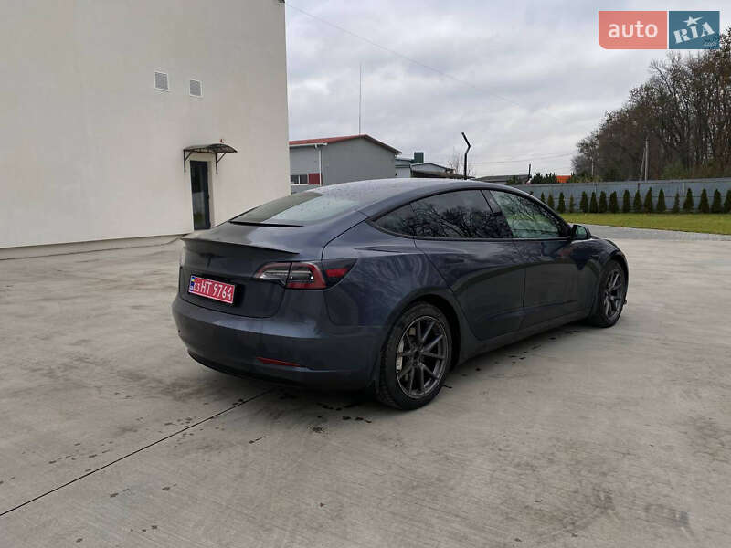 Седан Tesla Model 3 2021 в Луцке