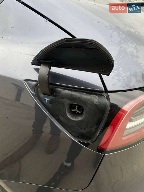 Седан Tesla Model 3 2021 в Луцке