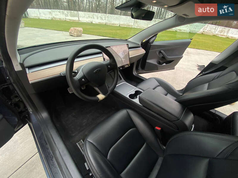 Седан Tesla Model 3 2021 в Луцке