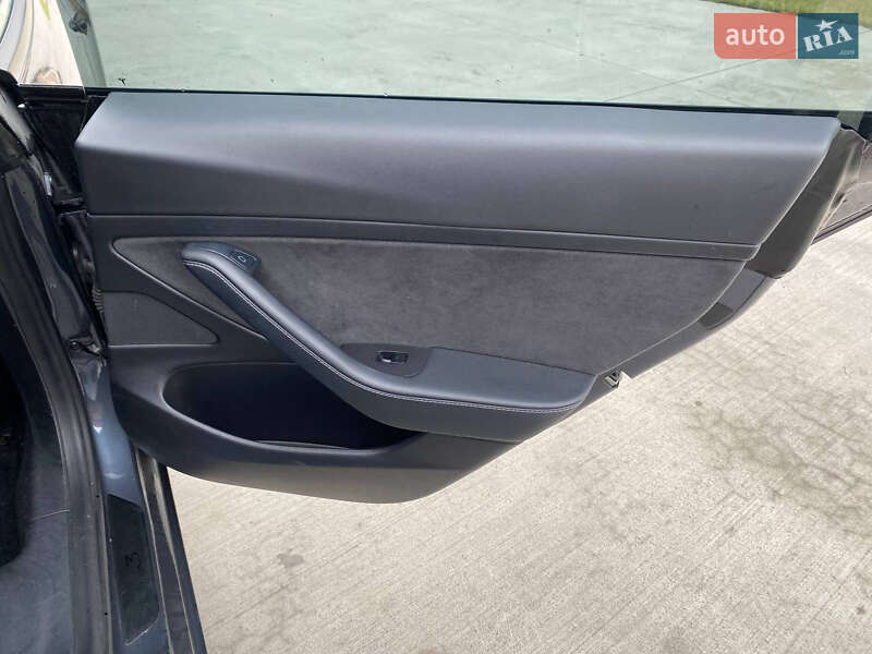 Седан Tesla Model 3 2021 в Луцке