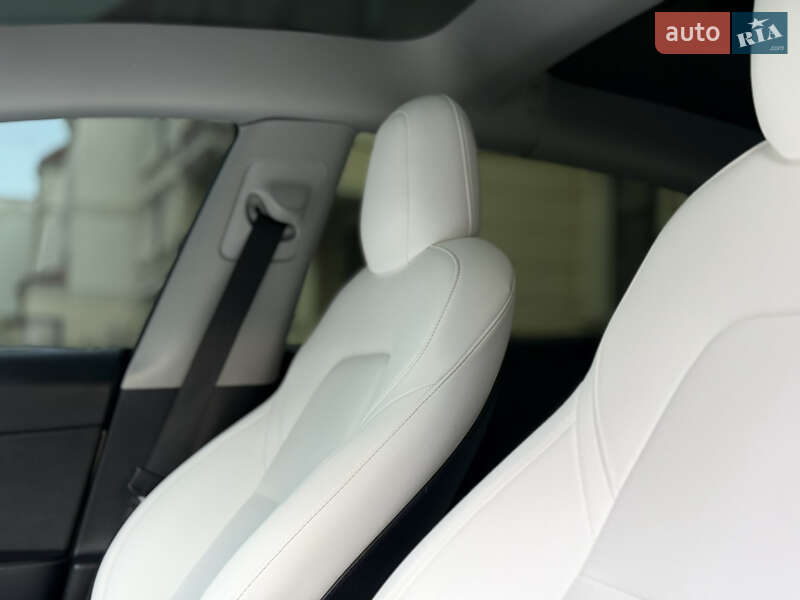 Седан Tesla Model 3 2022 в Одесі