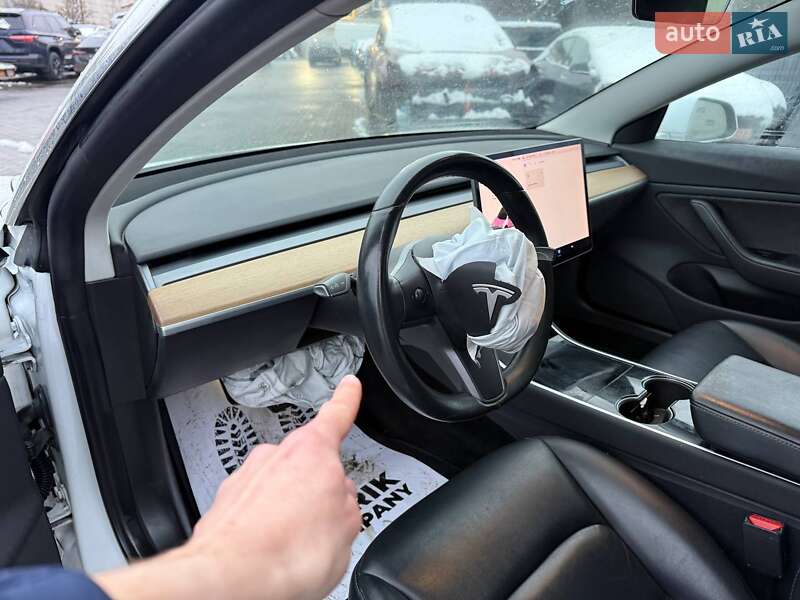 Седан Tesla Model 3 2018 в Луцьку