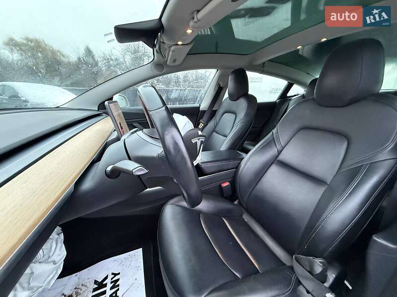 Седан Tesla Model 3 2018 в Луцьку