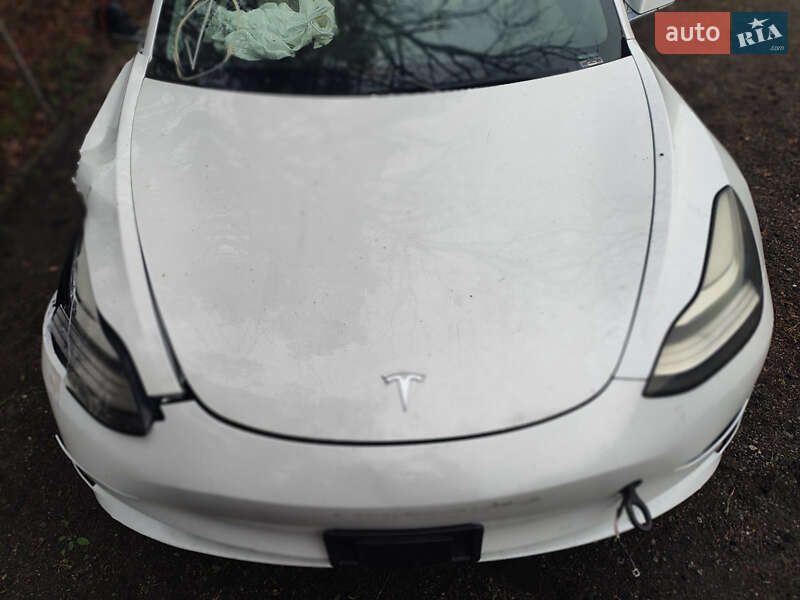 Седан Tesla Model 3 2020 в Києві