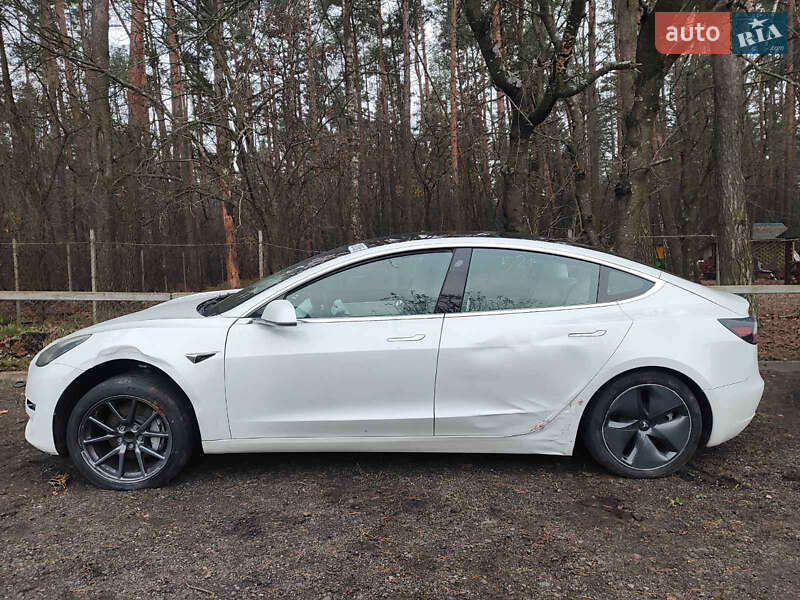 Седан Tesla Model 3 2020 в Києві