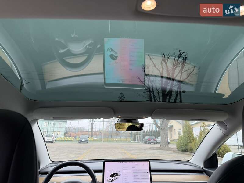 Седан Tesla Model 3 2020 в Львове