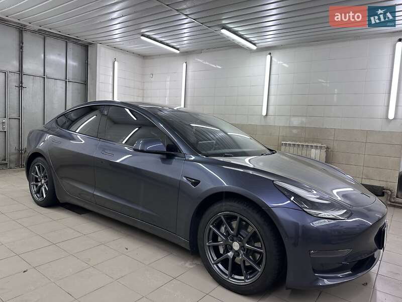 Седан Tesla Model 3 2022 в Сумах