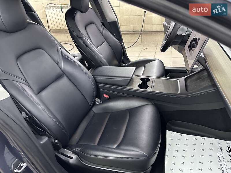 Седан Tesla Model 3 2022 в Сумах