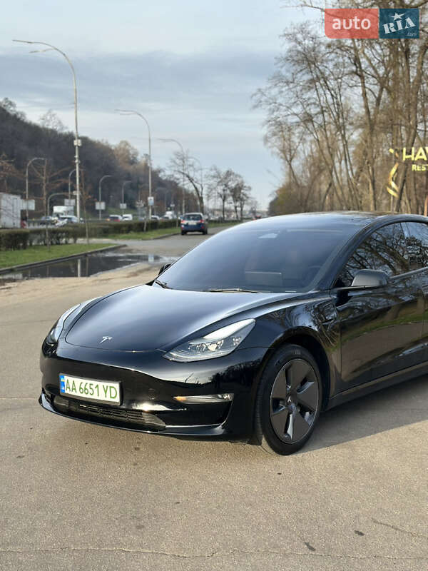 Седан Tesla Model 3 2023 в Києві