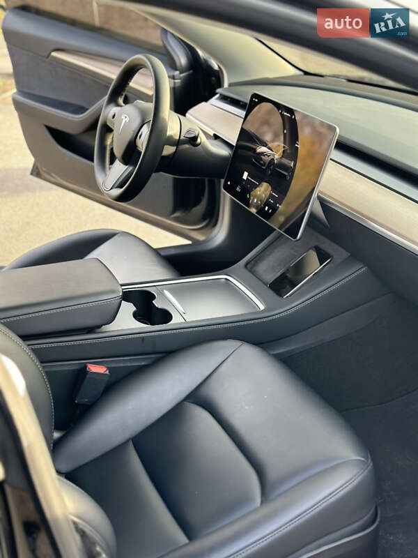 Седан Tesla Model 3 2023 в Києві