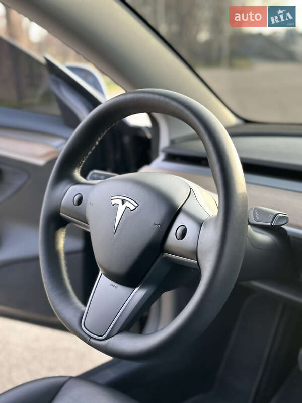 Седан Tesla Model 3 2023 в Києві
