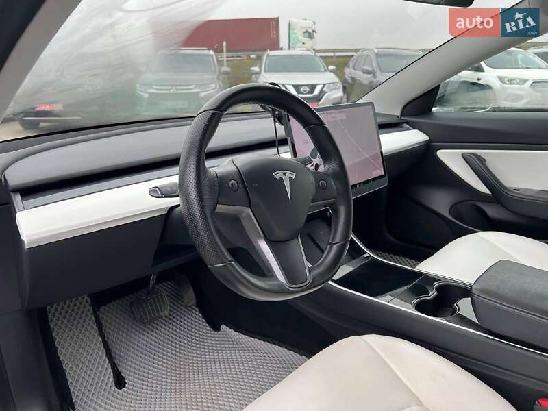 Седан Tesla Model 3 2019 в Львові фото 17 Седан Tesla Model 3 2019 в Львові