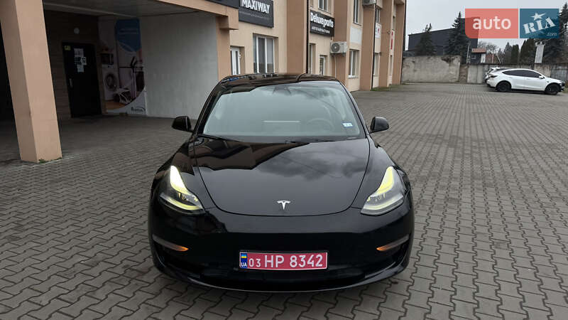 Седан Tesla Model 3 2023 в Луцке