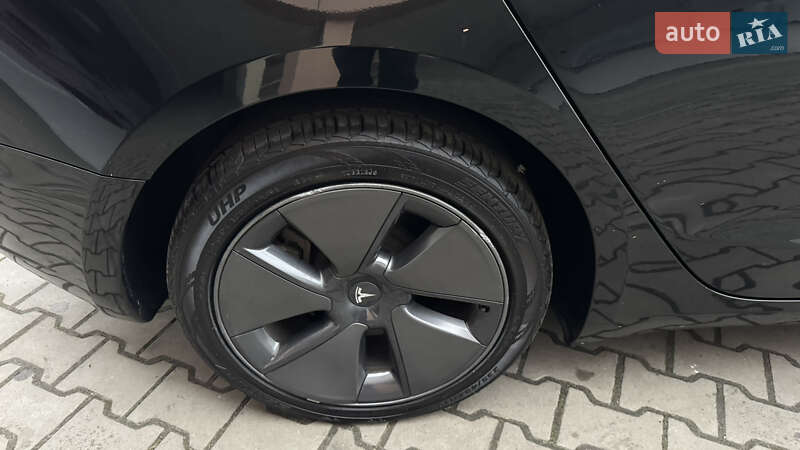 Седан Tesla Model 3 2023 в Луцке