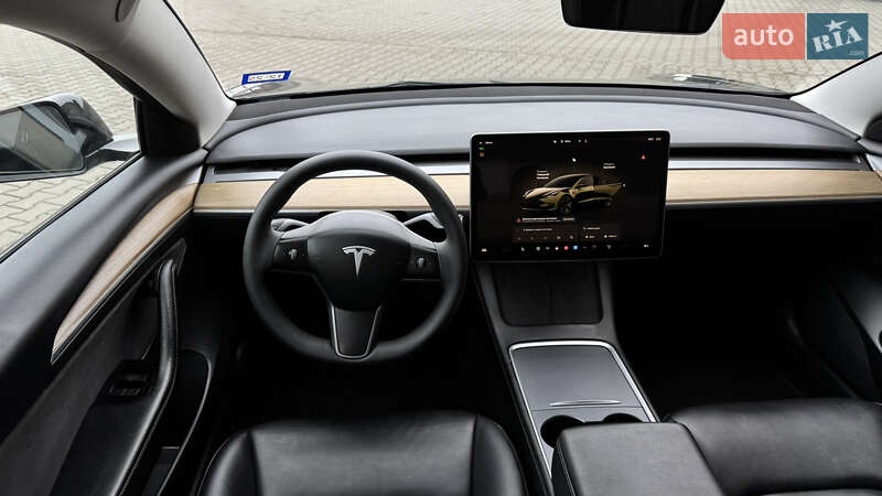 Седан Tesla Model 3 2023 в Луцке