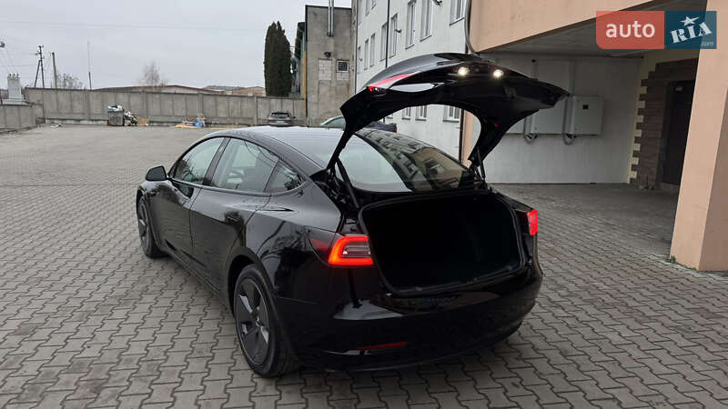 Седан Tesla Model 3 2023 в Луцке