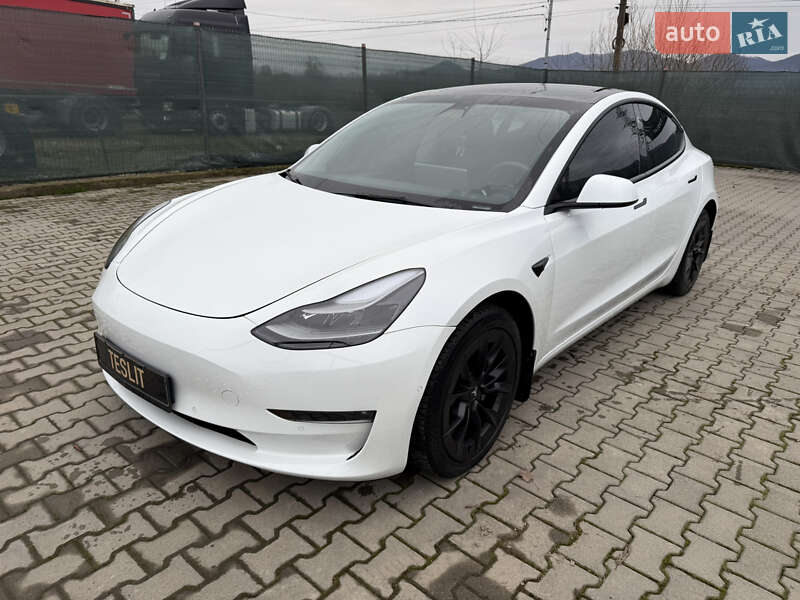 Tesla Model 3 2022