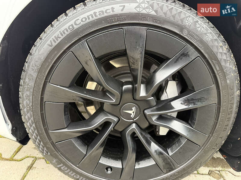 Седан Tesla Model 3 2022 в Хусте