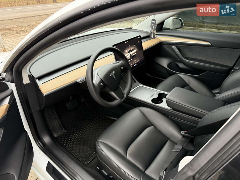 Седан Tesla Model 3 2022 в Хусте