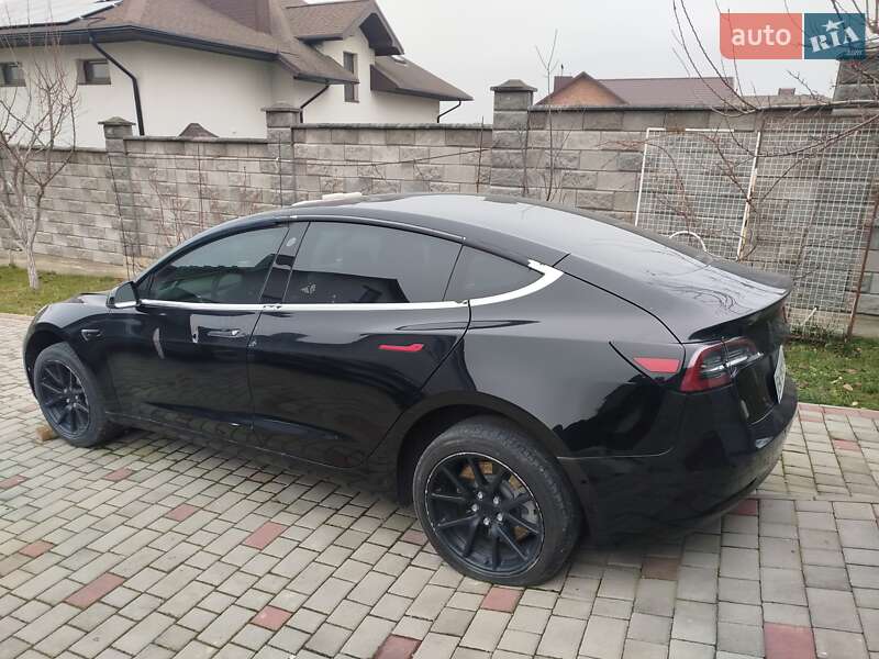 Седан Tesla Model 3 2019 в Ровно