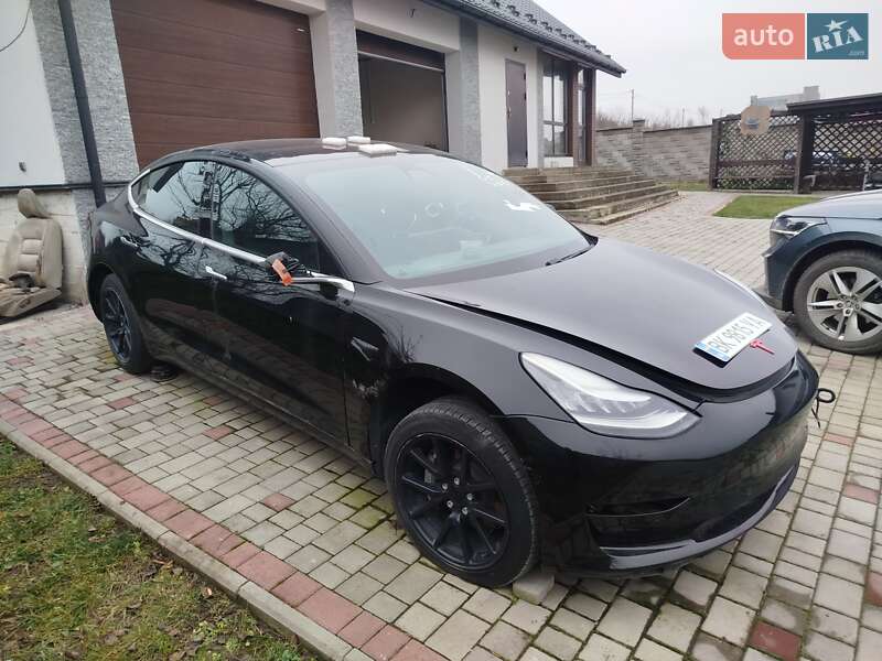 Седан Tesla Model 3 2019 в Ровно