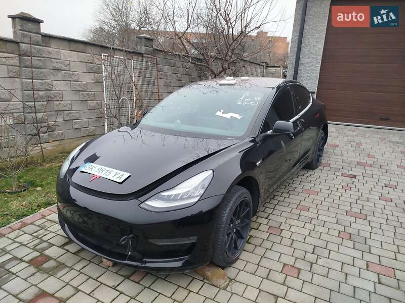 Седан Tesla Model 3 2019 в Ровно