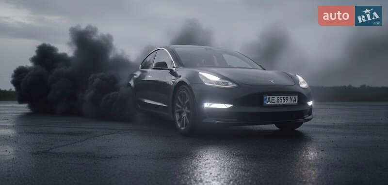 Седан Tesla Model 3 2020 в Днепре