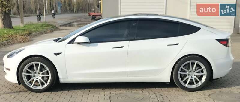 Седан Tesla Model 3 2021 в Одессе