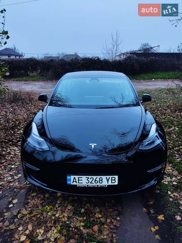 Седан Tesla Model 3 2021 в Дніпрі