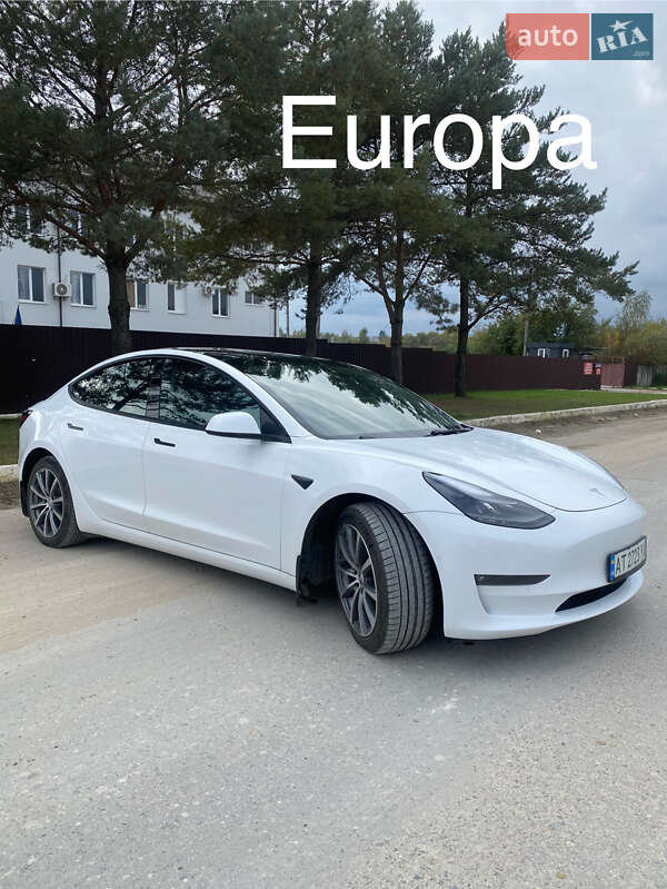 Седан Tesla Model 3 2021 в Львове