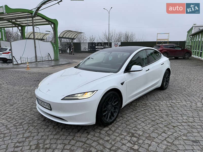 Tesla Model 3 2024