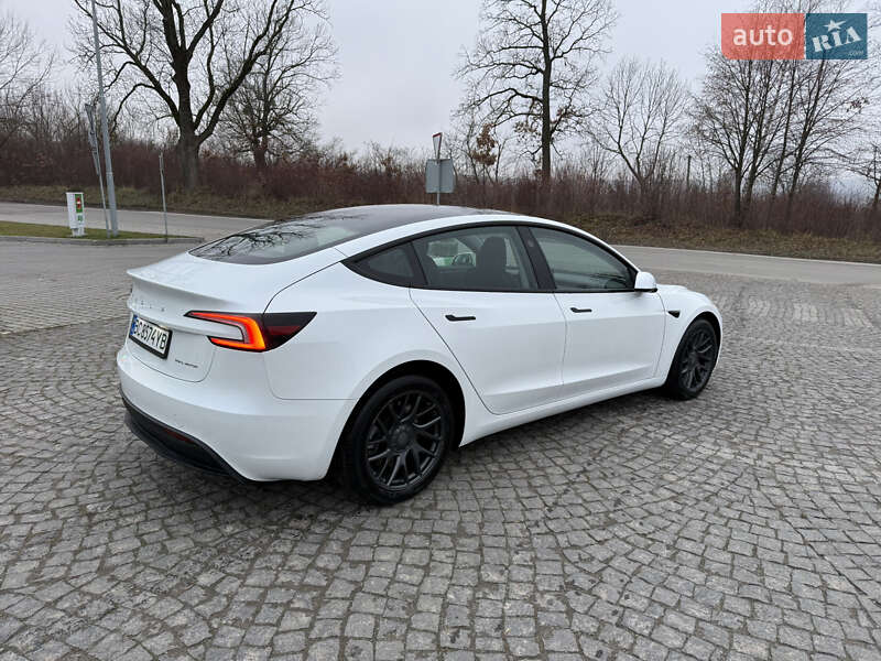 Седан Tesla Model 3 2024 в Золочеві