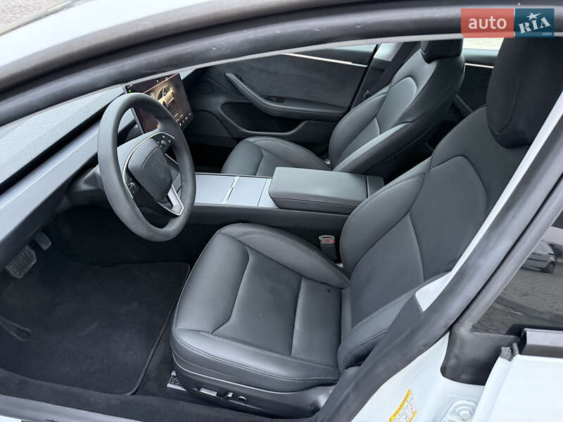 Седан Tesla Model 3 2024 в Золочеві