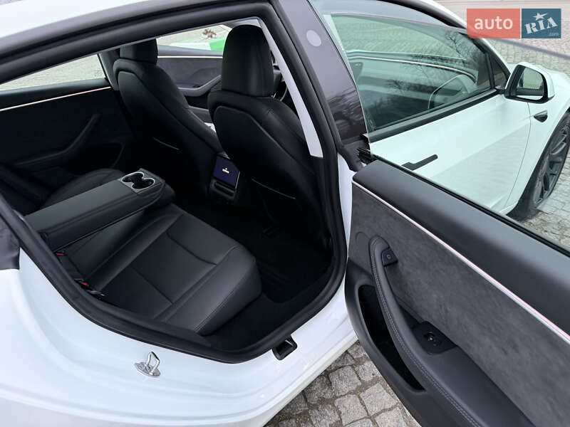 Седан Tesla Model 3 2024 в Золочеві