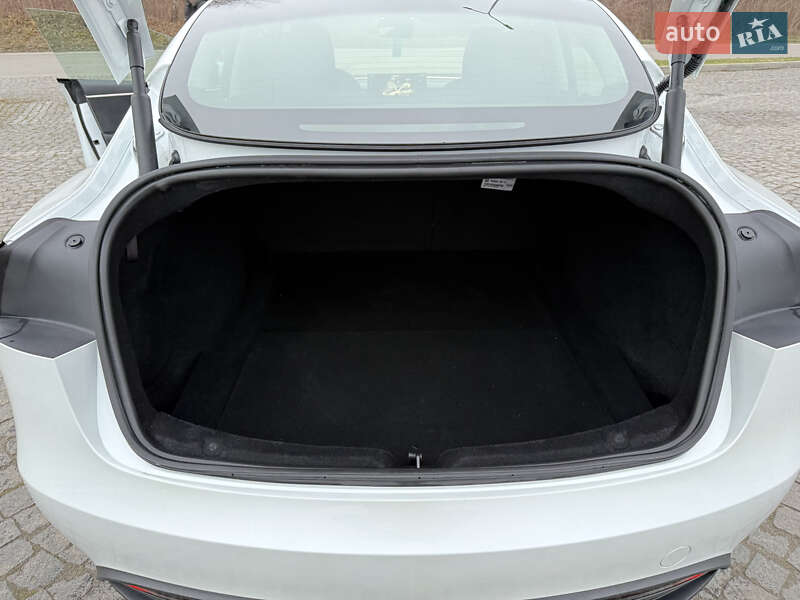 Седан Tesla Model 3 2024 в Золочеві