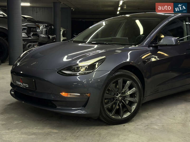 Седан Tesla Model 3 2023 в Одессе