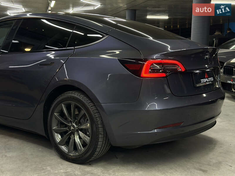 Седан Tesla Model 3 2023 в Одессе