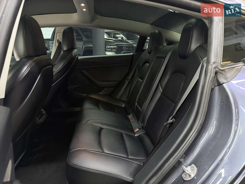 Седан Tesla Model 3 2021 в Одессе
