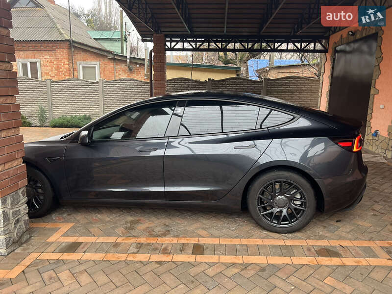 Седан Tesla Model 3 2024 в Полтаве