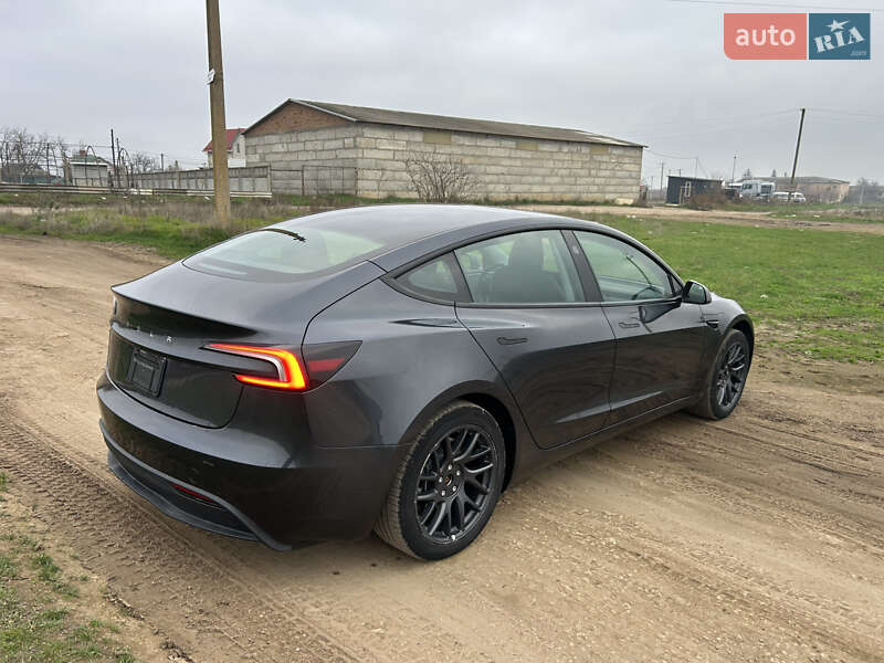 Седан Tesla Model 3 2024 в Одесі