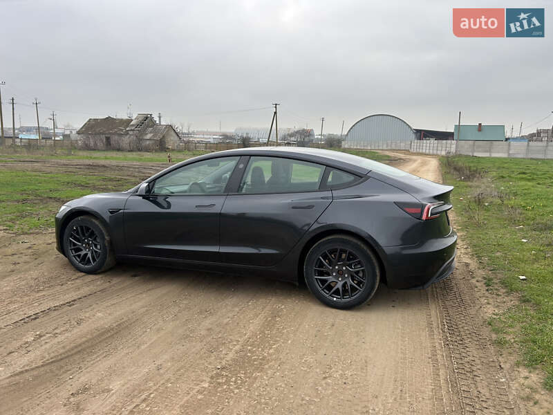 Седан Tesla Model 3 2024 в Одесі