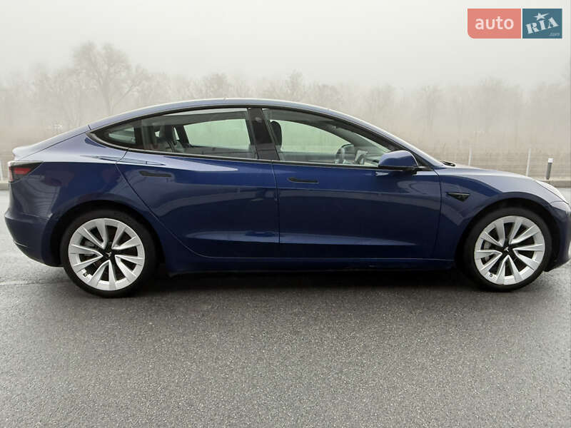 Седан Tesla Model 3 2022 в Днепре