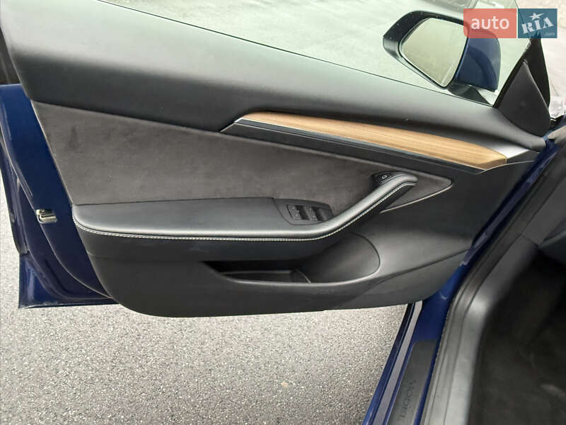 Седан Tesla Model 3 2022 в Днепре